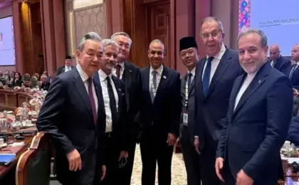 وزير الخارجية يؤكد أهمية تكثيف التحركات والاتصالات الدبلوماسية والحفاظ على أمن وسلامة الملاحة الدولية