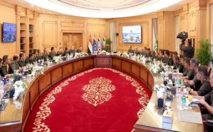 وزير الدفاع يوصى مقاتلى الجيشين الثانى والثالث بمتابعة التدريب القتالى  والحفاظ على الروح المعنوية العالية