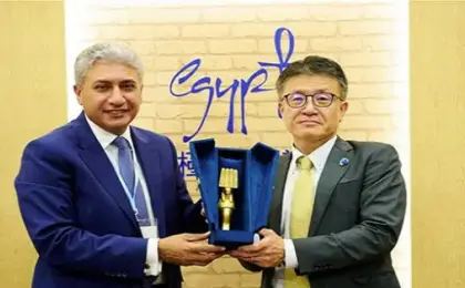 وزير السياحة والآثار يبحث مع رئيس وكالة السياحة اليابانية تعزيز التعاون السياحى بين البلدين