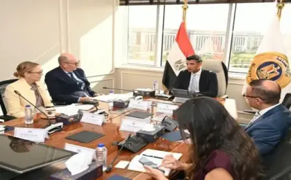 وزير الصناعة يبحث مع وفد البنك الأوروبى دعم التحول الأخضر وتمويل ترفيق المناطق الصناعية