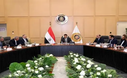وزير الصناعة: تشكيل لجنة لدراسة التحديات التى تواجه قطاع الأسمنت
