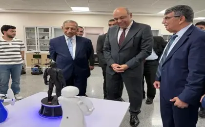 وزير الطيران المدنى يتفقد فرع الأكاديمية العربية للعلوم والتكنولوجيا والنقل البحرى بالعلمين الجديدة