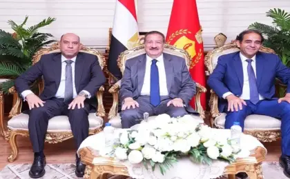 محافظ بورسعيد يستقبل وزير العمل بديوان عام المحافظة في بداية جولة ميدانية
