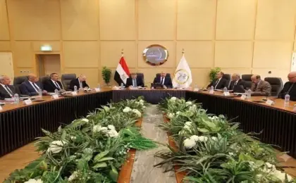 وزير النقل يؤكد أهمية التوسع فى تنفيذ مشروعات جديدة لشركة قناة السويس لتنمية الموانى البحرية