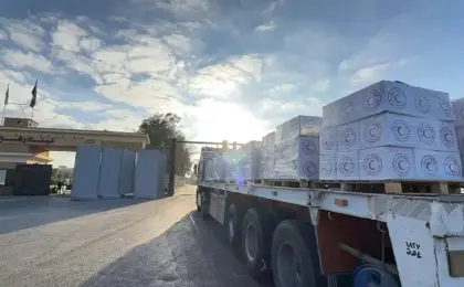 قافلة “زاد العزة” الـ 278 تدخل إلى الفلسطينيين فى قطاع غزة