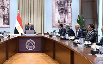 رئيس الوزراء يبحث مع رئيس “جونفارى إندستريز” الإسبانية فرص الاستثمار فى مصر بمجالات صناعة السيارات والطاقة المتجددة