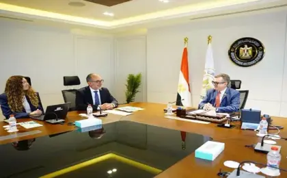 وزير التخطيط يبحث مع مؤسسة التمويل الدولية توسيع مشاركة القطاع الخاص بمجالات الطاقة والمياه