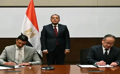 رئيس الوزراء يشهد توقيع مذكرة تفاهم بين وزارة الصناعة ومجموعة “لينج لونج” الصينية