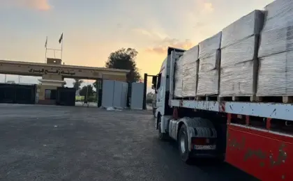 الهلال الأحمر المصرى: قافلة “زاد العزة” الـ 286 تدخل إلى الفلسطينيين فى قطاع غزة