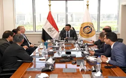 وزير الصناعة يبحث مع شركة “كيكيلا بى فى بى” الأوروبية للبيئات الزراعية خطة الشركة لإقامة مصنع في مصر لإنتاج التربة البديلة