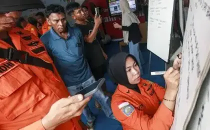 انتشال جثث من حطام سفينة ركاب غارقة فى إندونيسيا فى 13 سبتمبر