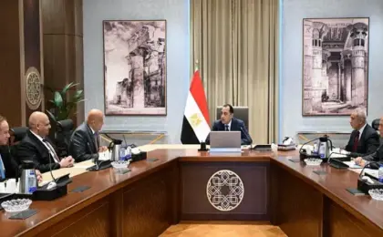 رئيس الوزراء يتابع مع مسئولى شركة “أكوا ” مستجدات التعاون فى مشروعات تحلية مياه البحر
